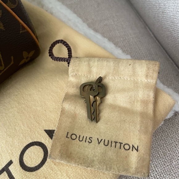 Louis Vuitton Monogram Speedy 30 - Picture 8 of 14